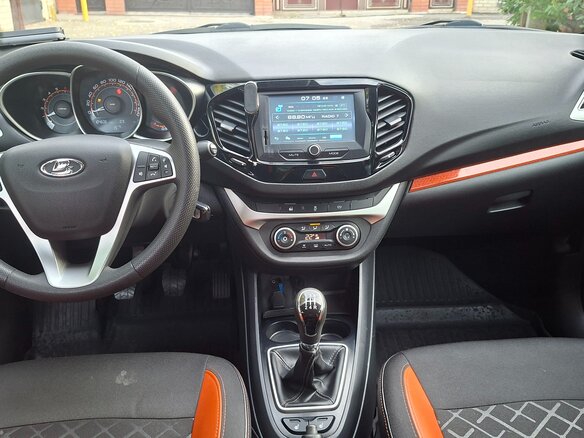 2017 Lada (ВАЗ) Vesta SW Cross I, оранжевый, 950000 рублей - вид 8
