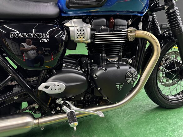 2023 Triumph Bonneville T100, синий, 1075000 рублей - вид 21