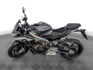 2023 Aprilia Tuono 660, серый, 925000 рублей, вид 4