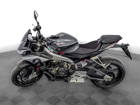 2023 Aprilia Tuono 660, серый, 925000 рублей, вид 4