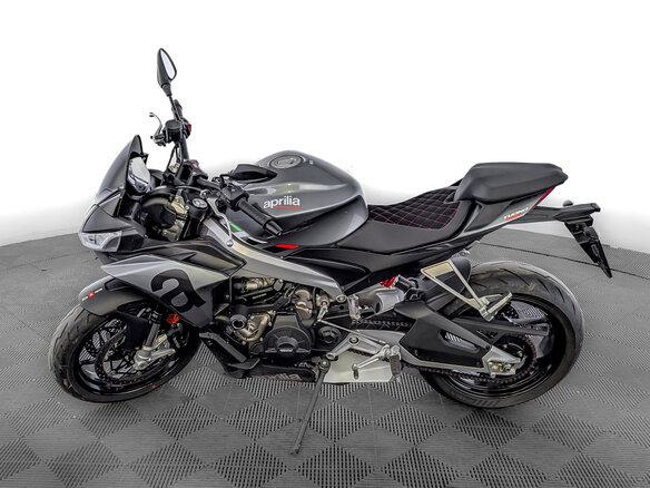 2023 Aprilia Tuono 660, серый, 925000 рублей - вид 3