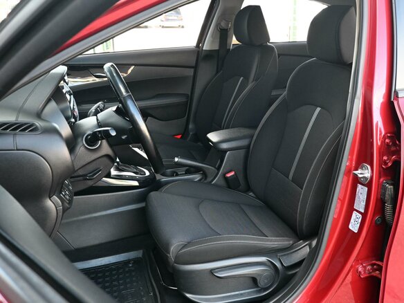 2019 Kia Cerato IV, красный, 1684000 рублей - вид 9