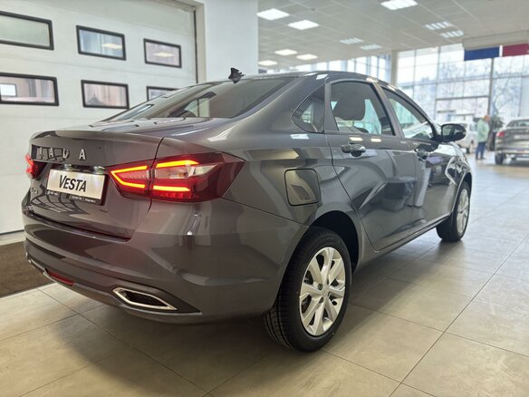 2026 Lada (ВАЗ) Vesta I Рестайлинг (NG), серый, 1805000 рублей - вид 3