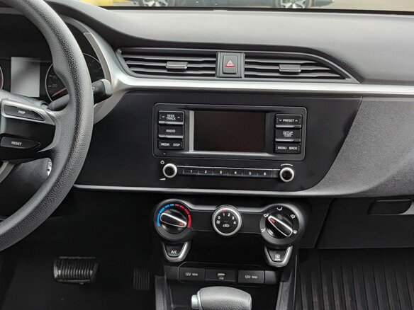 2021 Kia Rio IV Рестайлинг, белый, 1930000 рублей - вид 14