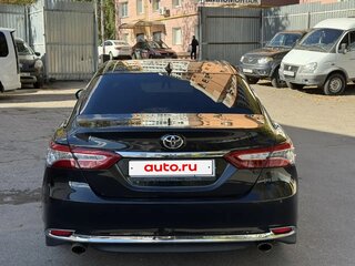 2023 Toyota Camry VIII (XV70) Рестайлинг, чёрный, 3333000 рублей, вид 4