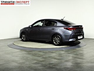 2021 Kia Rio IV Рестайлинг, серый, 1657000 рублей, вид 3