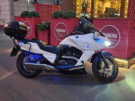 2011 Honda DN-01, белый, 600000 рублей, вид 2