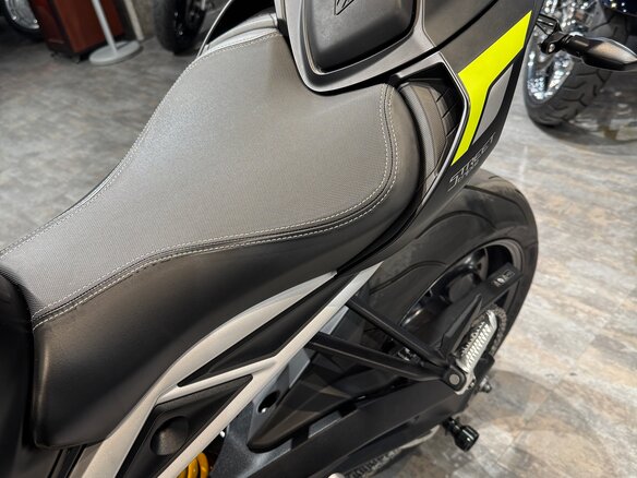 2020 Triumph Street Triple, чёрный, 999000 рублей - вид 24