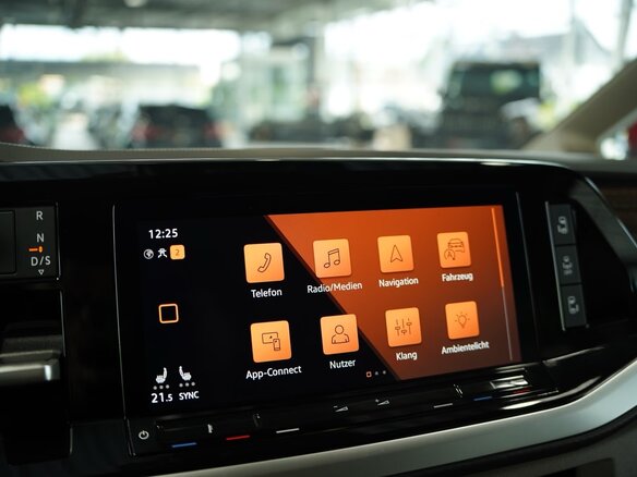 2023 Volkswagen Multivan T7, чёрный, 4790007 рублей - вид 27