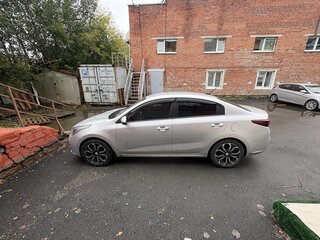 2020 Kia Rio IV, серый, 1399000 рублей, вид 1