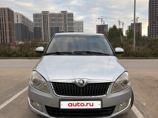 2013 Skoda Fabia II Рестайлинг, серебристый, 500000 рублей, вид 3