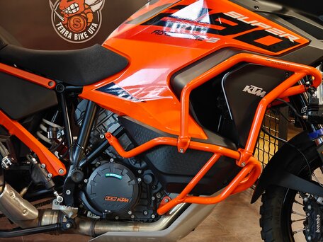 2023 KTM 1290 Super Adventure S, оранжевый, 1899900 рублей, вид 3