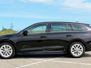 2022 Skoda Octavia IV (A8), чёрный, 2650000 рублей, вид 4