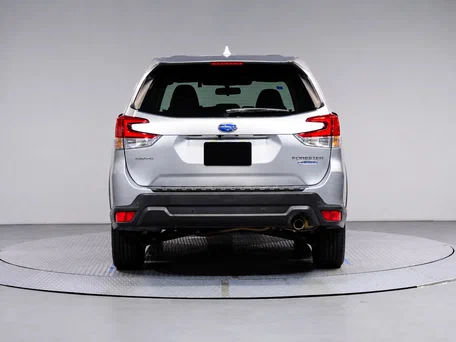 2023 Subaru Forester V Рестайлинг, серебристый, 2580000 рублей, вид 5