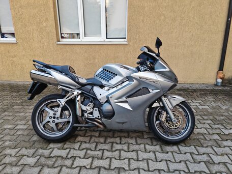 2005 Honda VFR 800, серый, 400000 рублей, вид 2