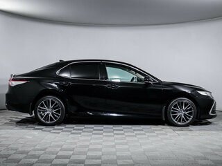 2021 Toyota Camry VIII (XV70) Рестайлинг, чёрный, 3175000 рублей, вид 4