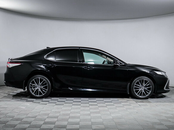 2021 Toyota Camry VIII (XV70) Рестайлинг, чёрный, 3175000 рублей - вид 3