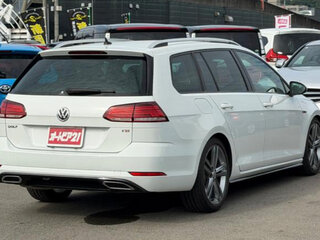 2017 Volkswagen Golf VII, белый, 1290000 рублей, вид 4