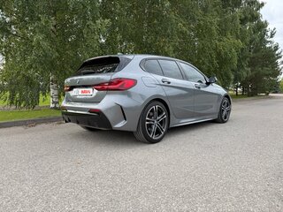 2022 BMW 1 серии 118i III (F40), серый, 2580000 рублей, вид 4