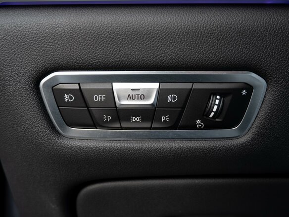 2021 BMW X7 40i I (G07), серый, 8799000 рублей - вид 19