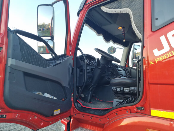 2024 FAW J5 CA3312, красный, 10400000 рублей - вид 4