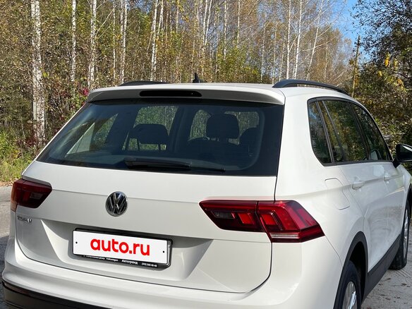 2018 Volkswagen Tiguan II, белый - вид 3