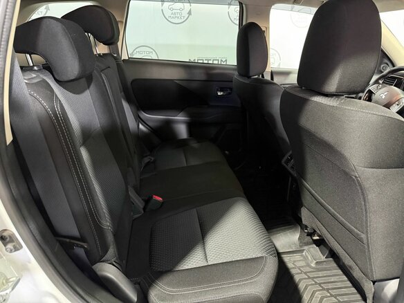 2019 Mitsubishi Outlander III Рестайлинг 3, белый - вид 10