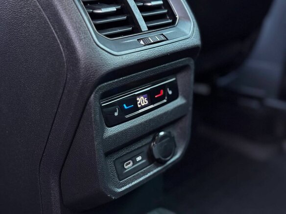 2022 Volkswagen Tiguan II Рестайлинг, чёрный, 2425000 рублей - вид 18