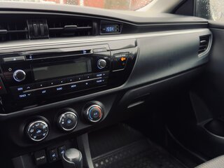 2014 Toyota Corolla XI (E160, E170, E180), белый, 1500000 рублей, вид 5