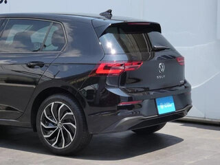 2023 Volkswagen Golf VIII, чёрный, 1300700 рублей, вид 4