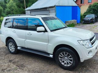 2013 Mitsubishi Pajero IV Рестайлинг 1, белый, 1950000 рублей, вид 3