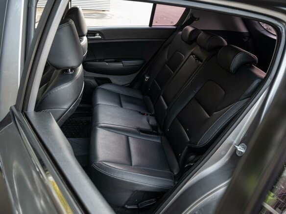 2017 Kia Sportage IV, серый, 1995000 рублей - вид 8