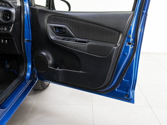 2017 Toyota Vitz III (XP130) Рестайлинг 2, синий, 1239000 рублей - вид 9