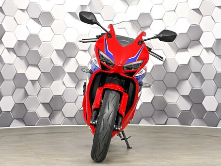 2026 Honda CBR 650R, красный, 1377000 рублей, вид 5