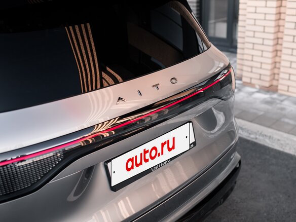 2025 Aito M8 53.4 kWh I, серебристый, 8000000 рублей - вид 13