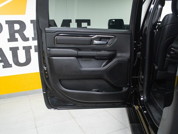 2022 Ram 1500 Crew Cab eTorque V, чёрный, 7999000 рублей - вид 12