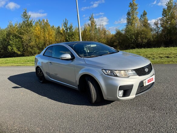 2013 Kia Cerato Koup II, серебристый, 800000 рублей - вид 2
