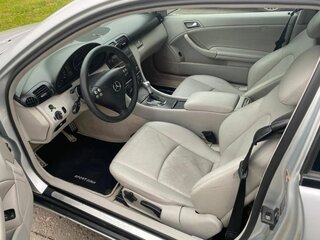2005 Mercedes-Benz C-Класс 230 II (W203) Рестайлинг, серебристый, 555000 рублей, вид 5
