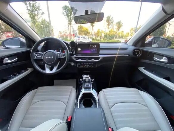 2023 Kia K3 II (China Market) Рестайлинг, белый - вид 8