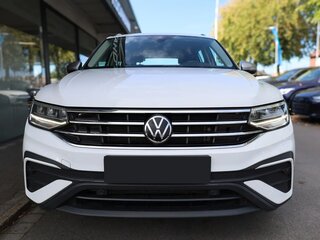 2022 Volkswagen Tiguan Allspace II Рестайлинг, белый, 2425000 рублей, вид 3