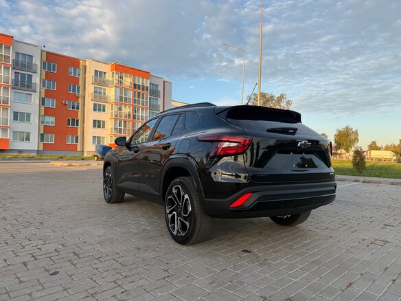 2023 Chevrolet Trax II, чёрный, 1955000 рублей - вид 5