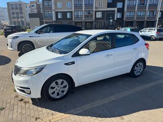 2016 Kia Rio III Рестайлинг, белый, 1150000 рублей, вид 4