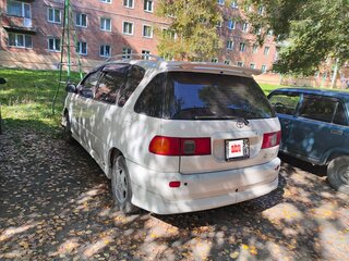 1998 Toyota Ipsum I (M10), бежевый, 650000 рублей, вид 4