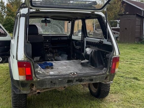1999 Lada (ВАЗ) 2121 (4x4) I Рестайлинг, белый, 50000 рублей - вид 6