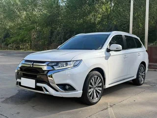2022 Mitsubishi Outlander III Рестайлинг 3, белый, 2200000 рублей, вид 3