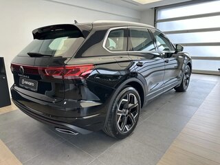 2026 Volkswagen Touareg III Рестайлинг, чёрный, 7850000 рублей, вид 4