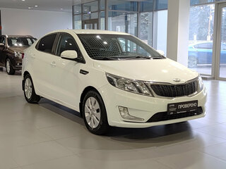 2013 Kia Rio 5-speed III, белый, 670000 рублей, вид 3