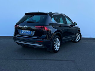 2017 Volkswagen Tiguan II, чёрный, 1930000 рублей, вид 4