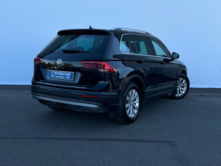 2017 Volkswagen Tiguan II, чёрный, 1930000 рублей, вид 4