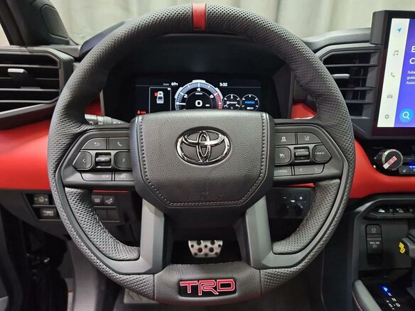 2026 Toyota Tundra CrewMax III, чёрный - вид 10